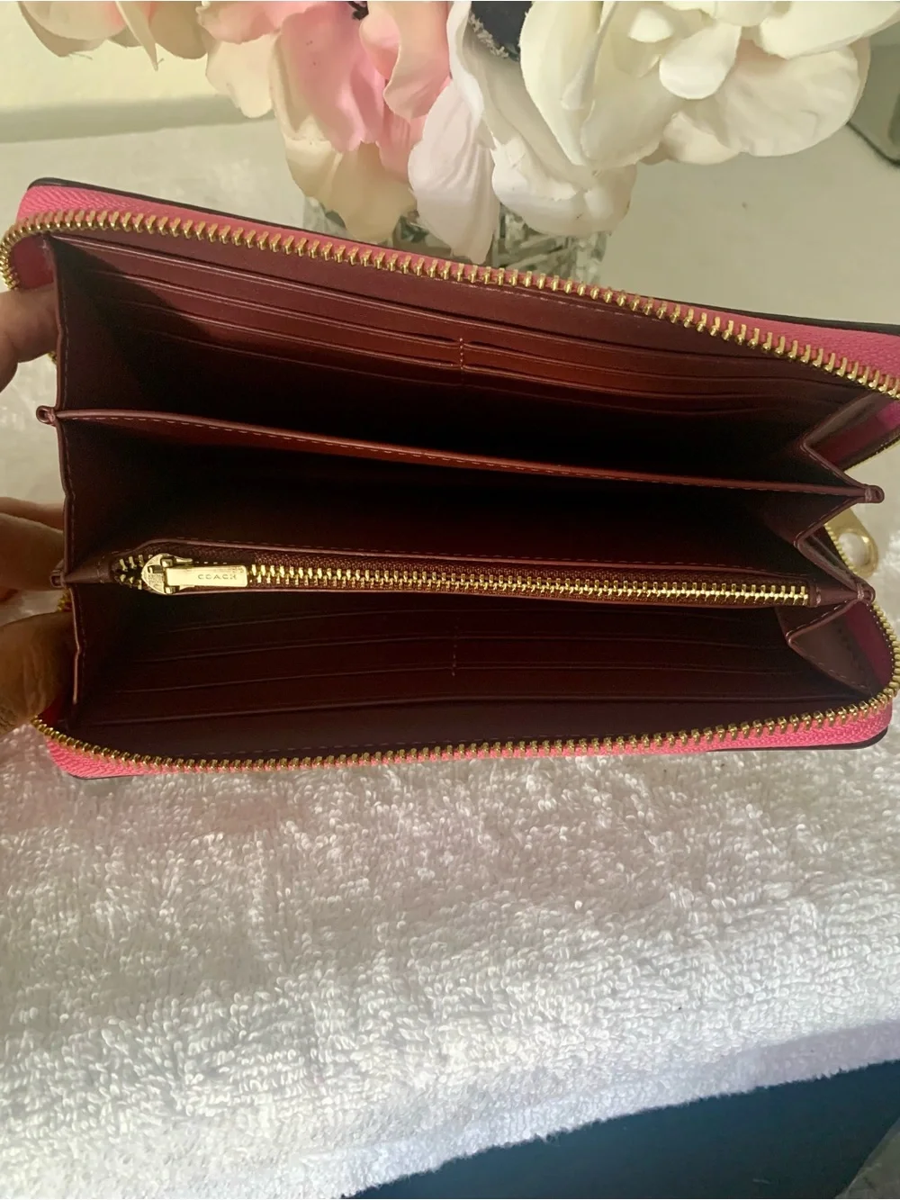 Coach Long Zip Around Wallet Signature Canvas Detachable Wrist-strap Pink/Cream